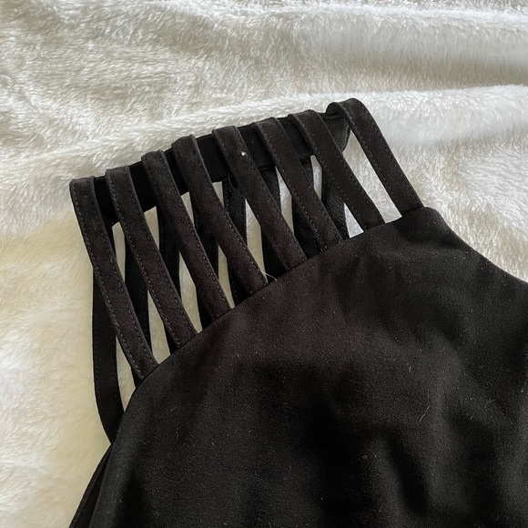 Black dress - Picture 3 of 10